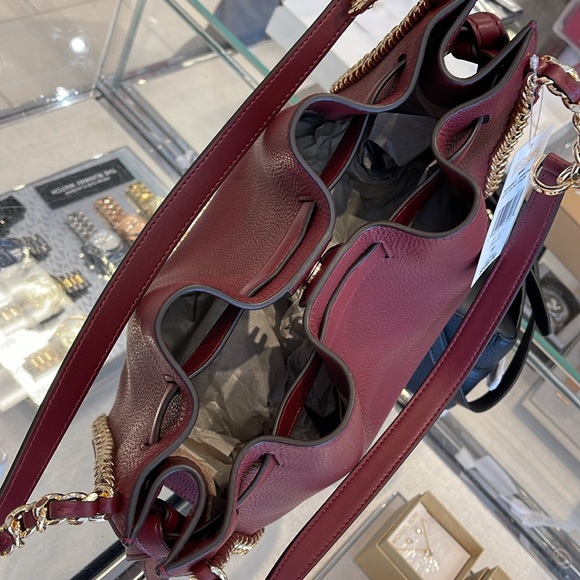 MICHAEL KORS
Mina Large Chain Shoulder Tote Bag
Dark Cherry 
NWT - Picture 11 of 16
